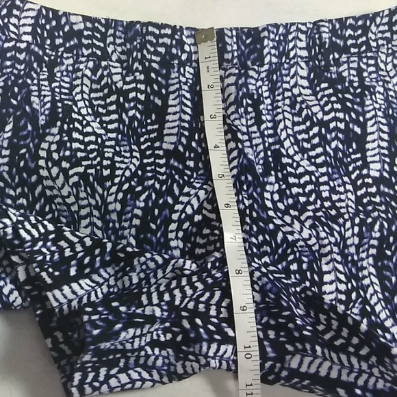 White House Black market  shorts women's size 2 - Picture 4 of 8